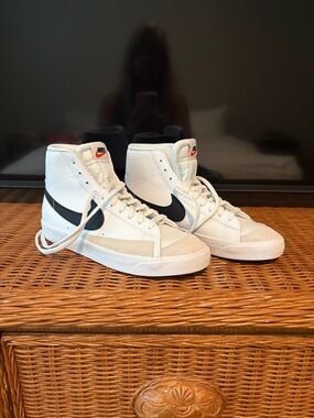 NWT Nike Blazer MID '77